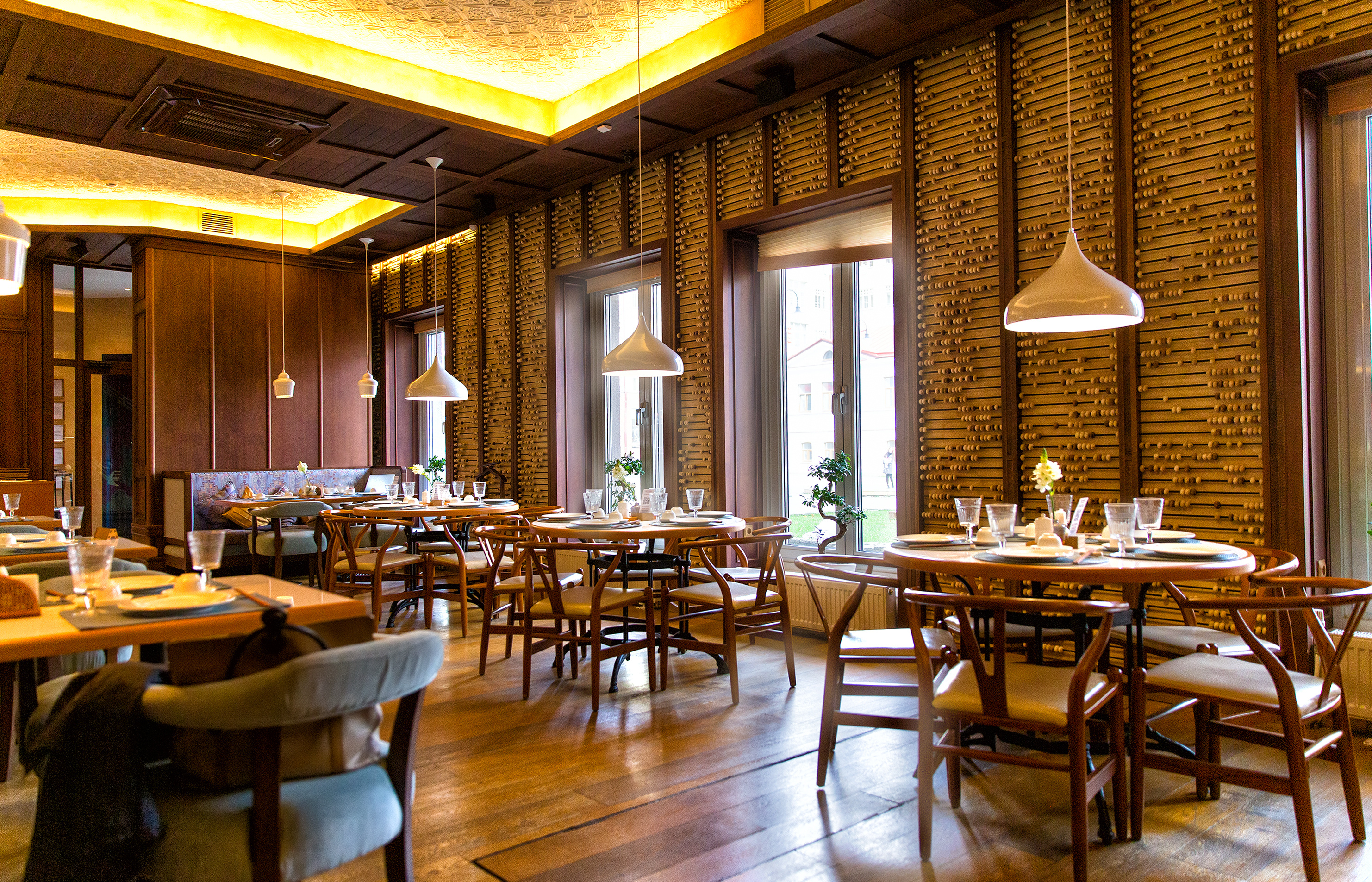 Audiovisual installation at restaurant